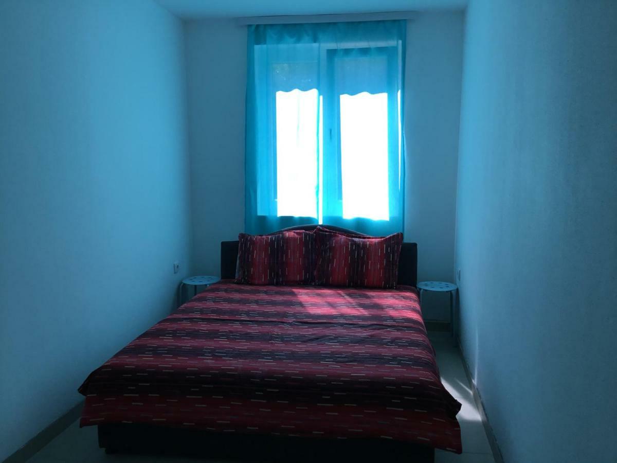 Dk Apartmani Добра вода Екстериор снимка